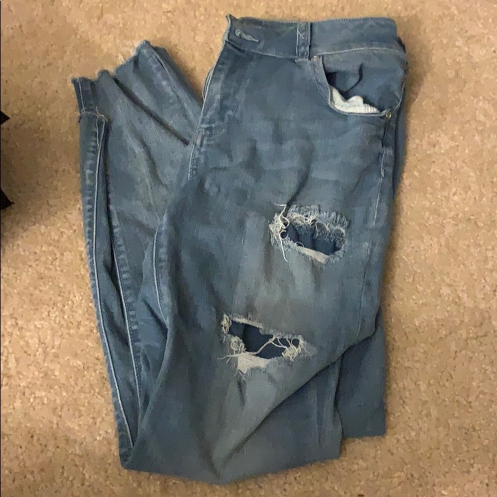 Ripped skinny jeans